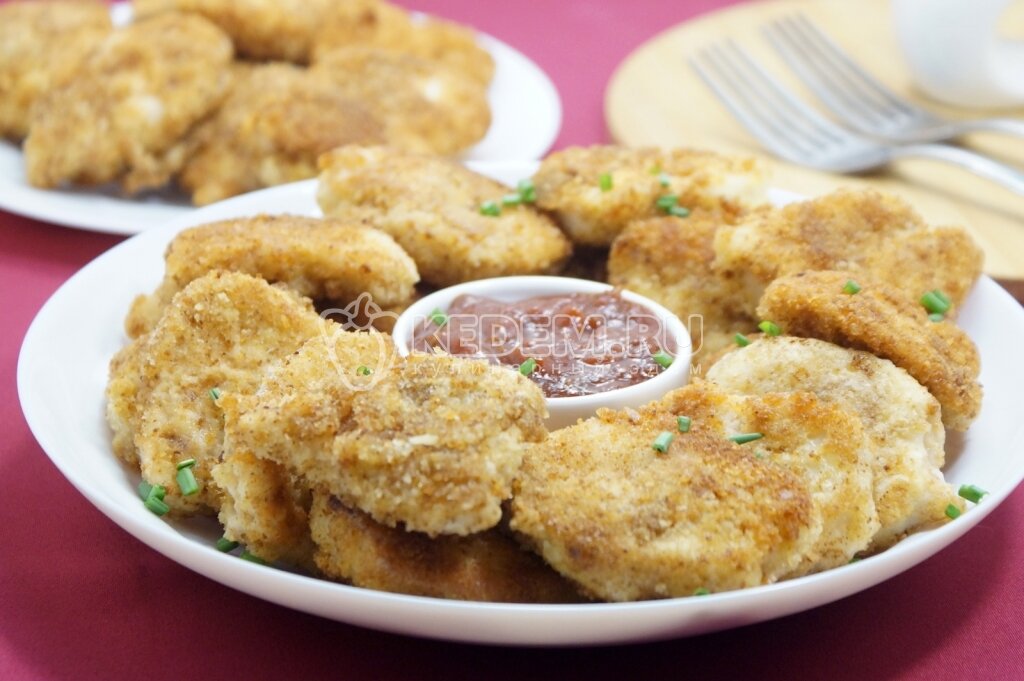 Хрустящие куриные наггетсы в домашних условиях всего за 25 минут. Вкусная закуска, которую может приготовить каждый. Время приготовления Время приготовления 25 минут