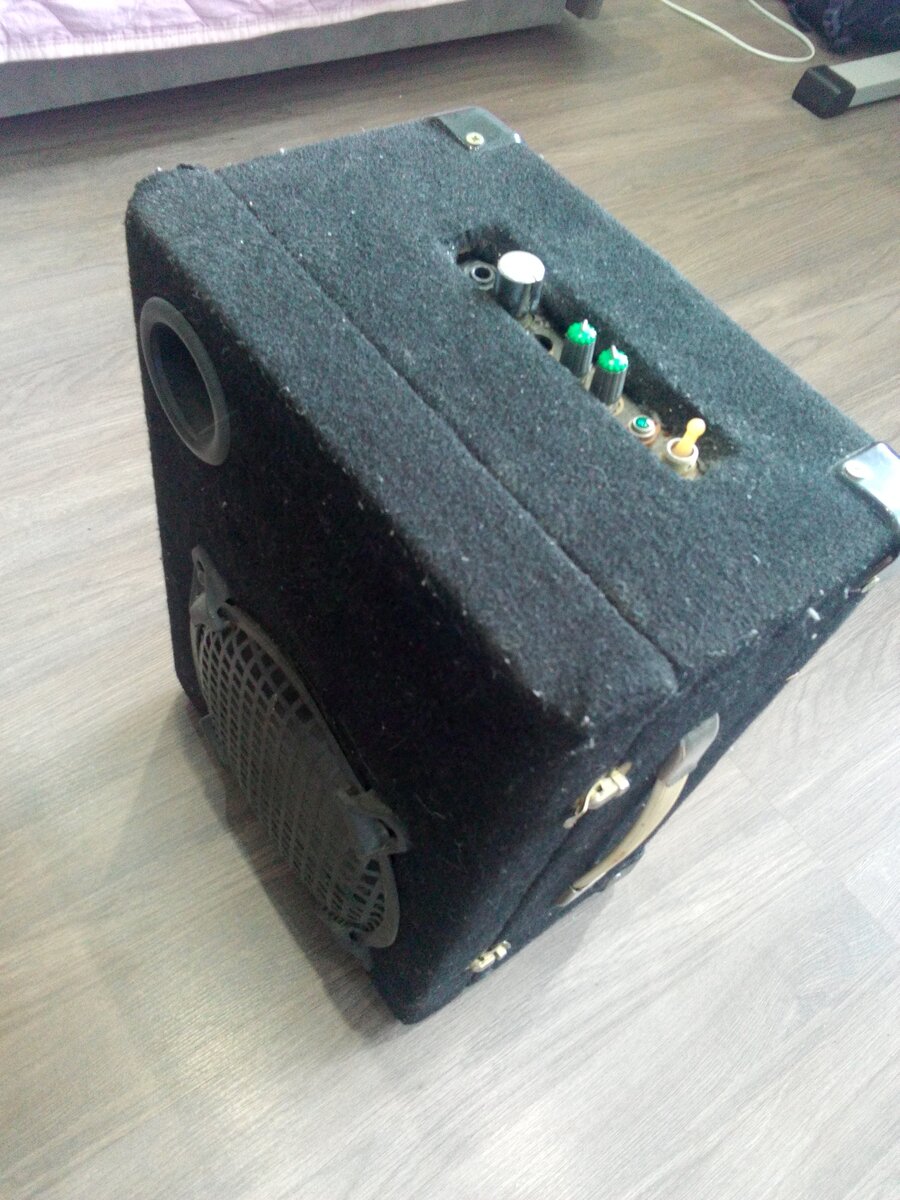  Ламповый комбо, сделанный одним из моих друзей самостоятельно.