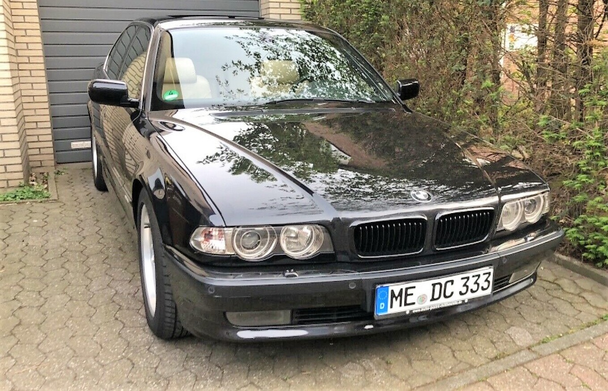 Те самые крутые ноздри и сердитые фары. BMW В комплектации Individual 