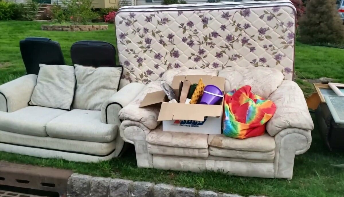 Диваны и ортопедический матрац. В прекрасном состоянии