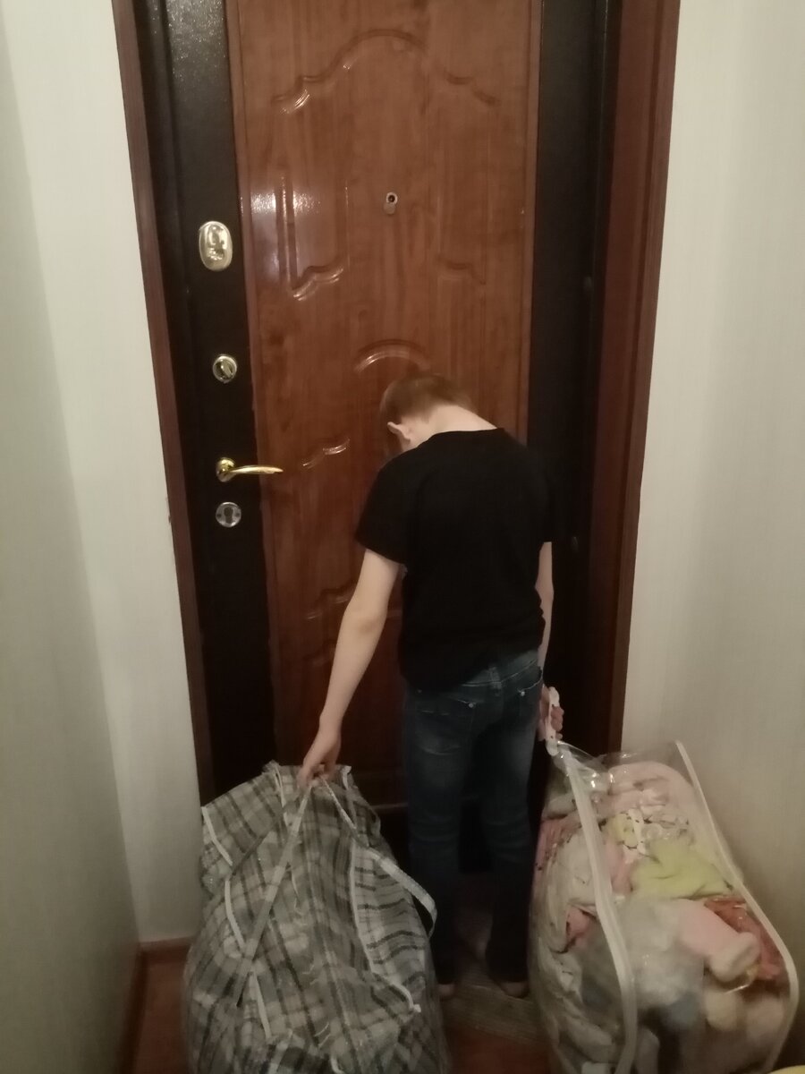 Это репетиция. Моему сыну ещё 10 лет. Пусть пока дома живёт. Фото для оформления карточки