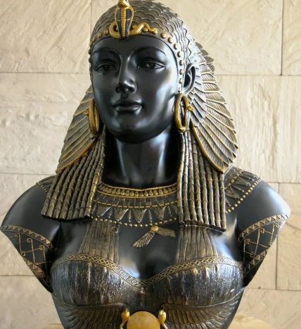 Скульптурное изображение Клеопатры 