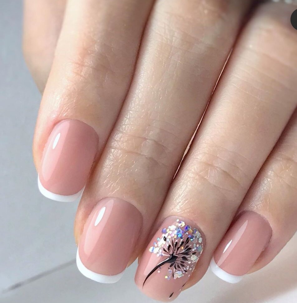 Фото из личного архива. Это мои ноготочки. 