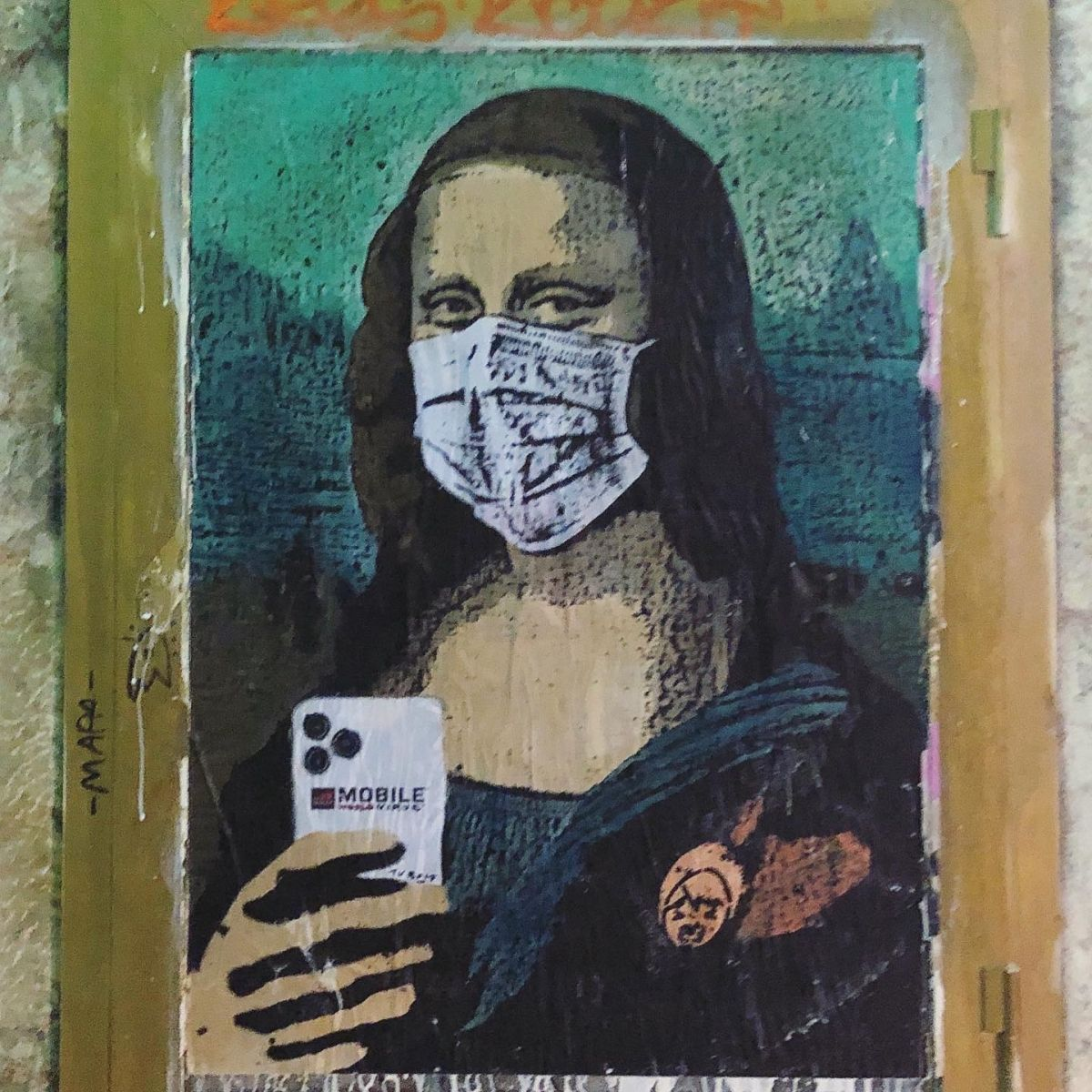 Джоконда в медицинской маске. Уличное граффити в г.Барселона (Испания)