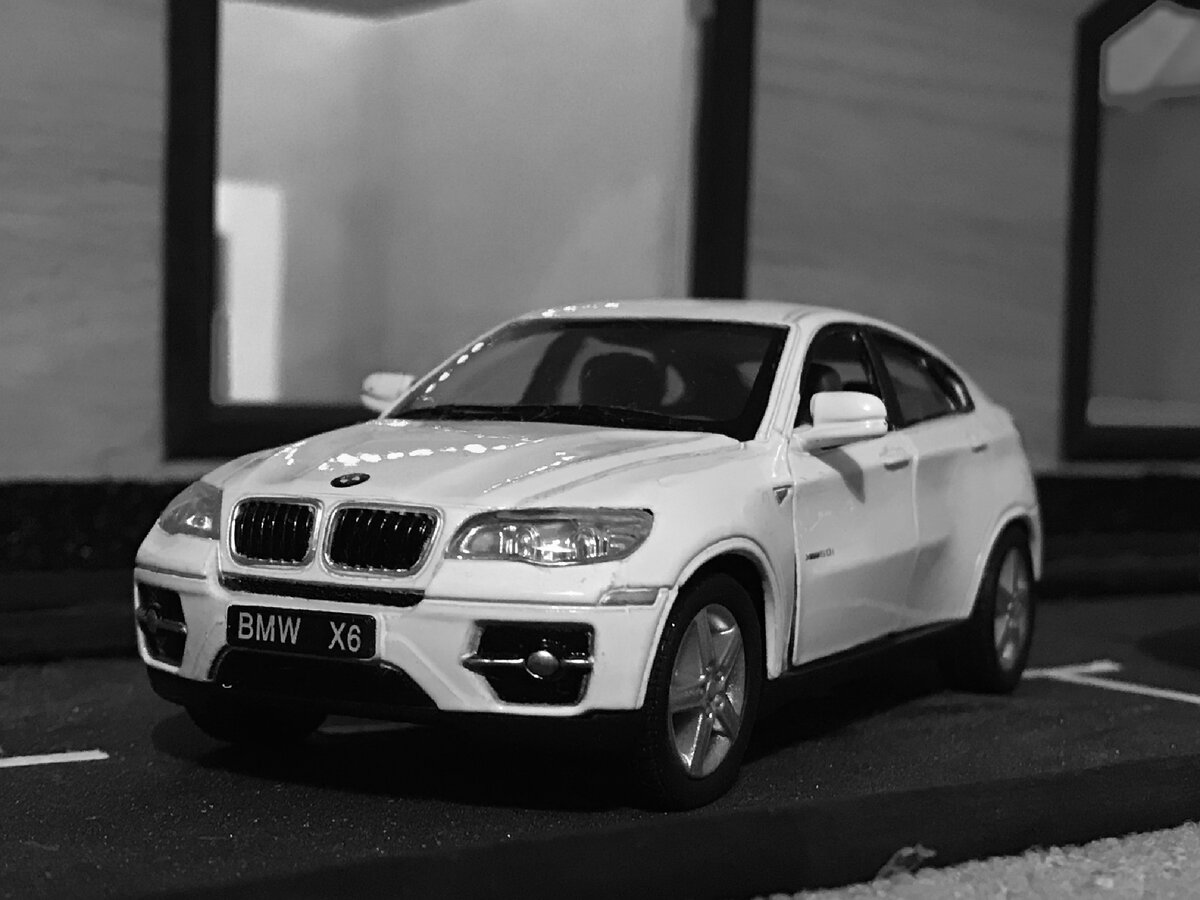 BMW X6 в масштабе 1:32