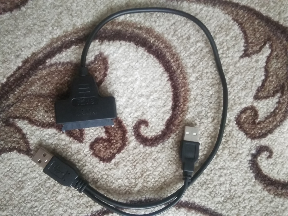 Переходник SATA - USB 2.0. Личное фото.