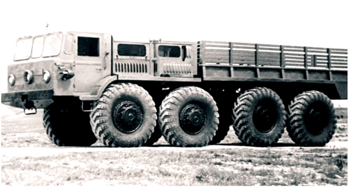 Маз 536. Маз 535 ураган. Маз 536. Маз 535. Ракетный тягач маз 535.