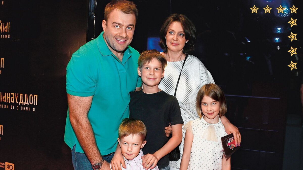 Михаил Пореченков с семьей