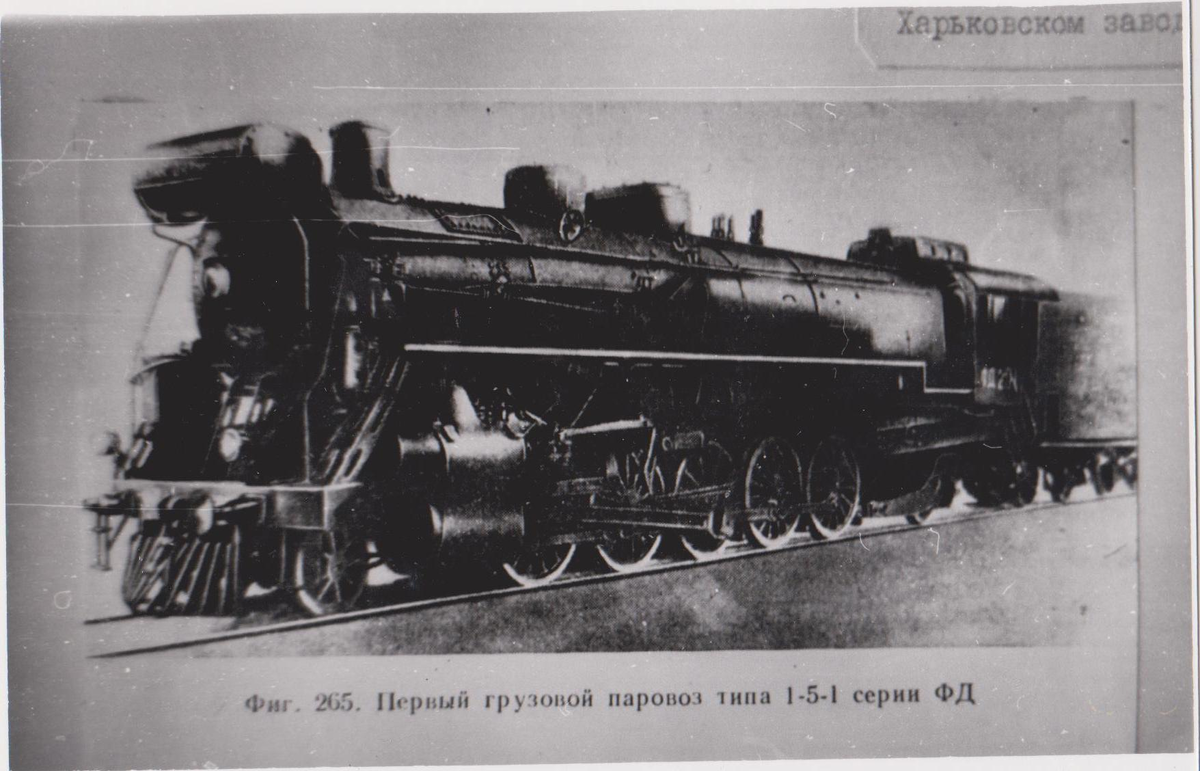 Общая масса - 148,4 т. Сцепной вес (масса) - 111,5 т. Конструктивная скорость - 70 км/ч. Взято из интернет-ресурса.
