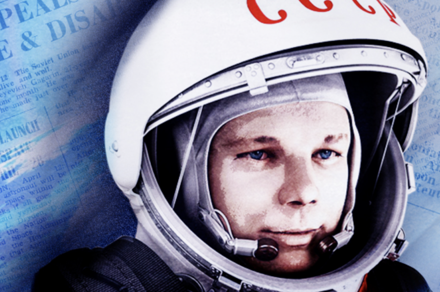 Фото гагарина в шлеме. Ю А Гагарин. Гагарин космонавт. Ю Гагарин космонавт.