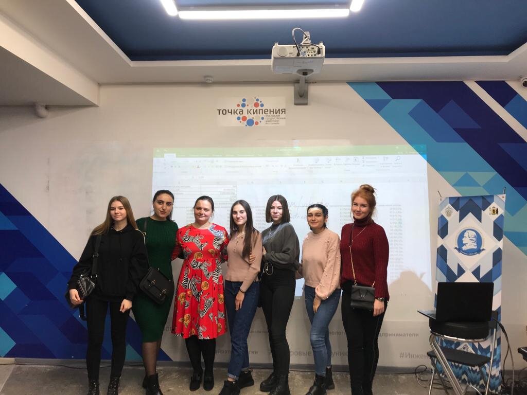 Со студентами после мастер-класса. Фото из личного архива.