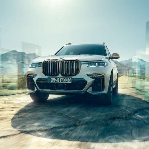  Яркие ощущения: автомобиль BMW X7 50d в излучает истинную власть и превосходство. Выразительный дизайн кузова, спортивный и роскошный салон и мощный двигатель — вот что заставляет сердца поклонников автоспорта биться чаще. Изысканность и насыщенность как в дизайне, так и в функциональности.
 