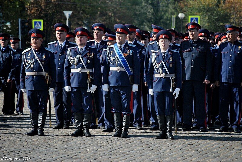 В каких казачьих войсках сохранились. Парадная форма Казаков Всевеликого войска Донского. Казаки Всевеликое войско Донское. Всевеликое войско Донское Казачья форма. Парадная форма казака Донского казачьего войска.