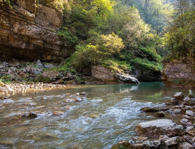 Гуамское ущелье. Фотография взята из источника yandex.ru