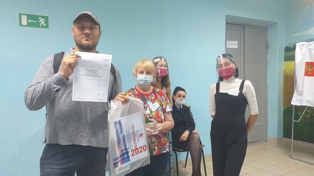 Сотрудники и волонтёры любезно соласились на групповое фото. И никто, кстати, не запрещал съёмку, что порадовало!