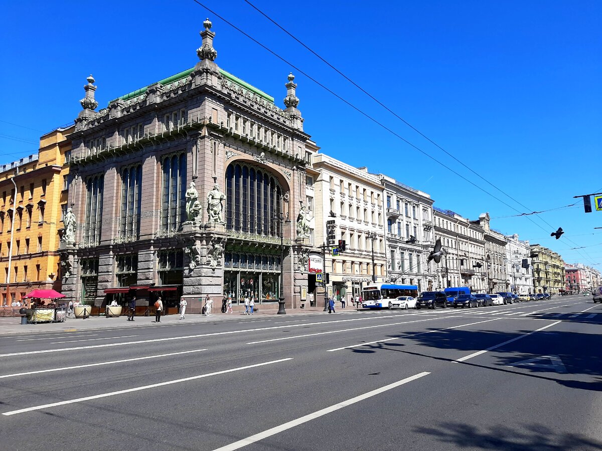 дом с колоннами в санкт петербурге