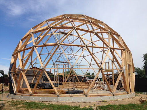 Каркас дома, выполненного с использованием геодезической технологии
