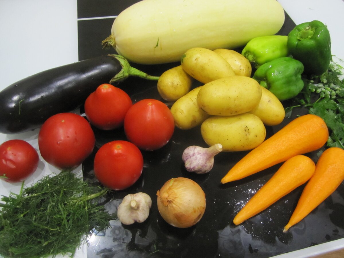 Набор овощей и зелени для приготовления задуманного блюда (фото автора)