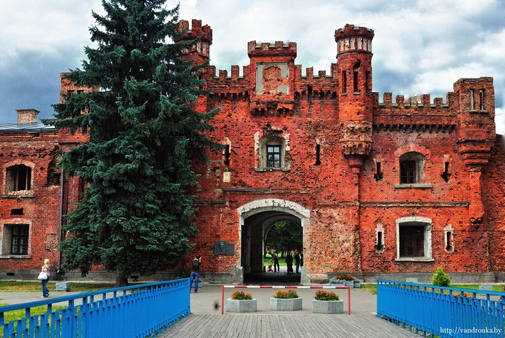 Брестская крепость сегодня. Фото с сайта Википедия