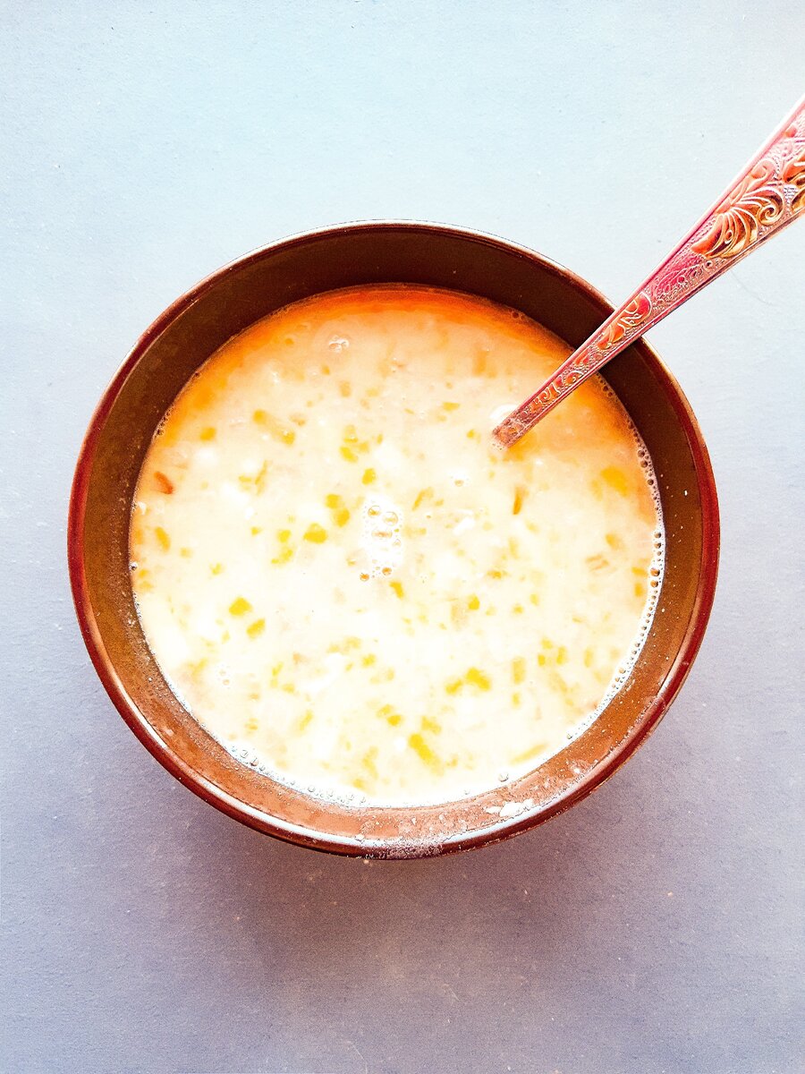 Готовый гороховый суп с копченостями