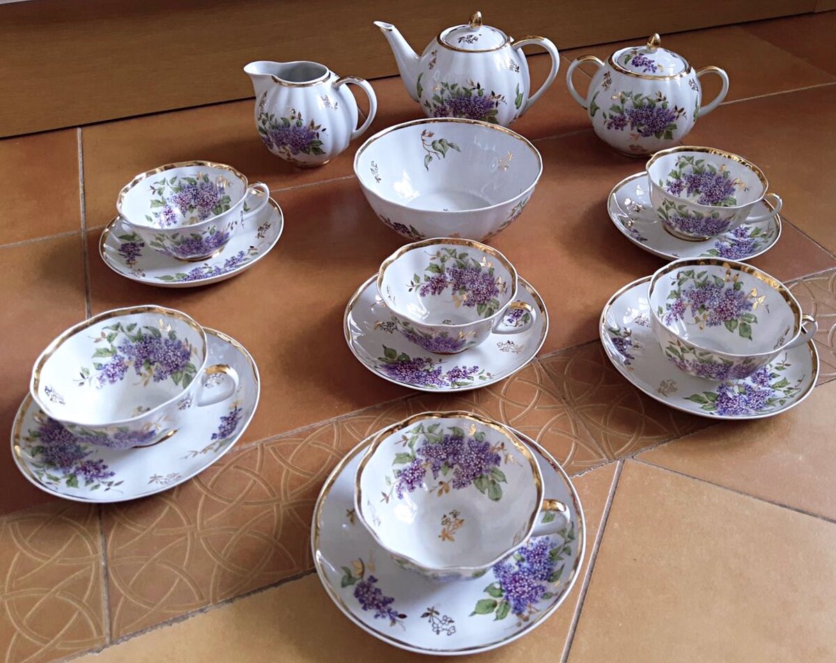 Чайный сервиз «Сирень», Дулевский фарфоровый завод, 1957 год. Фото: avito.ru
