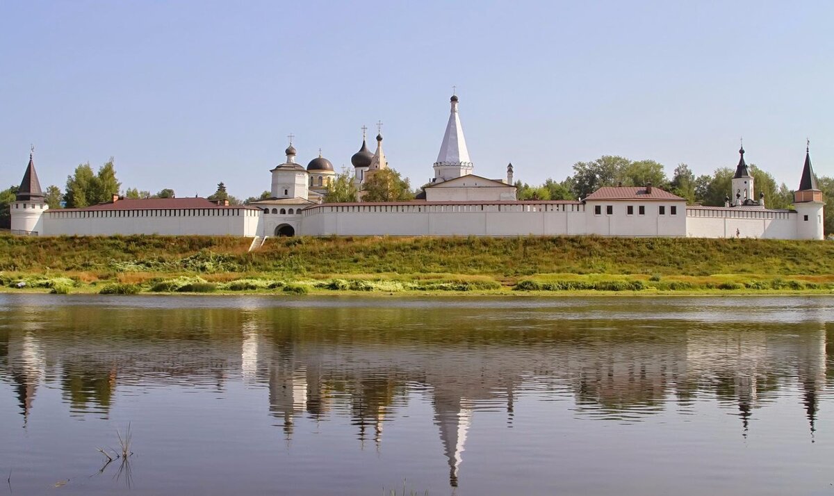 Монастыри тверской области фото. Старицкий Успенский монастырь Старица. Старицкий монастырь Тверская область. Старица мужской Успенский монастырь. Старицкий Успенский монастырь, г. Старица, Тверская область.