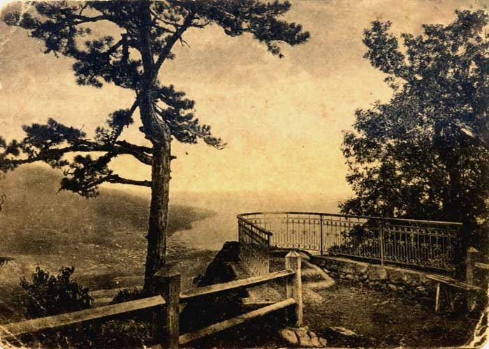 Это дореволюционное фото серебряной беседки.