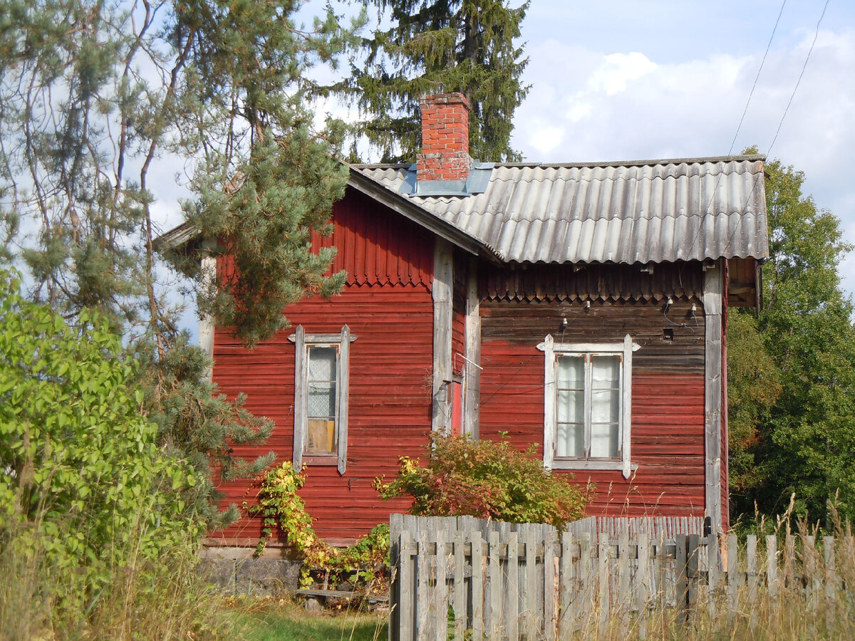 Найти дом отзывы. Финский домик старый. Старый финские дома в Приладожье. Старый финский дом в Ленинградской области. Почему дом.