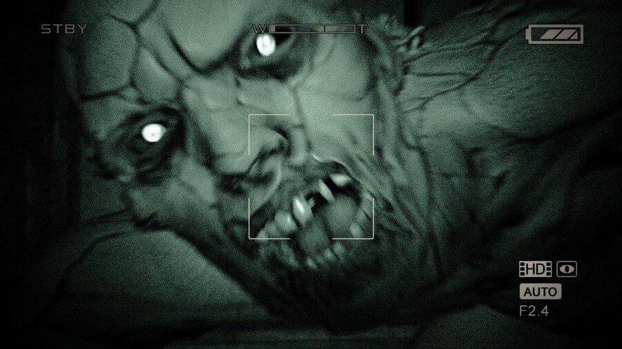 Скриншот из популярной игры 2013 года Outlast