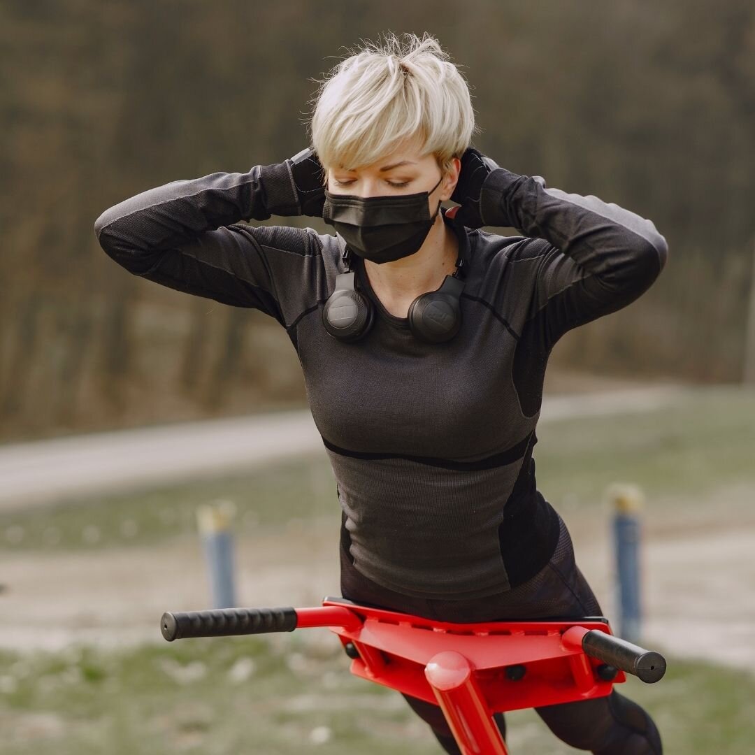 Записываем полное описание текущего состояния своего здоровья и физической формы. При составлении этого перечня учитывайте свои СИЛЬНЫЕ СТОРОНЫ, достигнутые в этой сфере цели и свою АНКЕТУ САМООЦЕНКИ. Это поможет вам в этом процессе. Старайтесь настолько детализировать описание, насколько возможно. 
В качестве примера: 

🔹Для моего возраста у меня превосходное здоровье и физическая форма 🦸‍♀️

🔹Я постоянно поддерживаю оптимальный вес. Большую часть времени чувствую себя отлично 🧘‍♂️

🔹Я веду физически активный образ жизни. У меня достаточно жизненных сил и выносливости для той жизни, которую я веду ⛹️

🔹Во время учебы я занимался спортом 🤸

🔹Мне по-прежнему нравится играть в теннис и гольф несколько раз в месяц 🏌️‍♂️

🔹В прошлом месяце я завоевал кубок в парном разряде в своей возрастной группе на проводившемся в нашем теннисном клубе соревновании 🏌️‍♂️🏆

🔹Мои основные задачи в области здоровья и физической формы - тренироваться более регулярно и бросить курить 🚭

Не спешите, работайте столько времени, сколько вам потребуется 📝

#коуч #тренинг #бизнестренер #саморазвитие #развитие #коучинг #онлайнобучение #успешныйбизнес #блог #кантинамарго