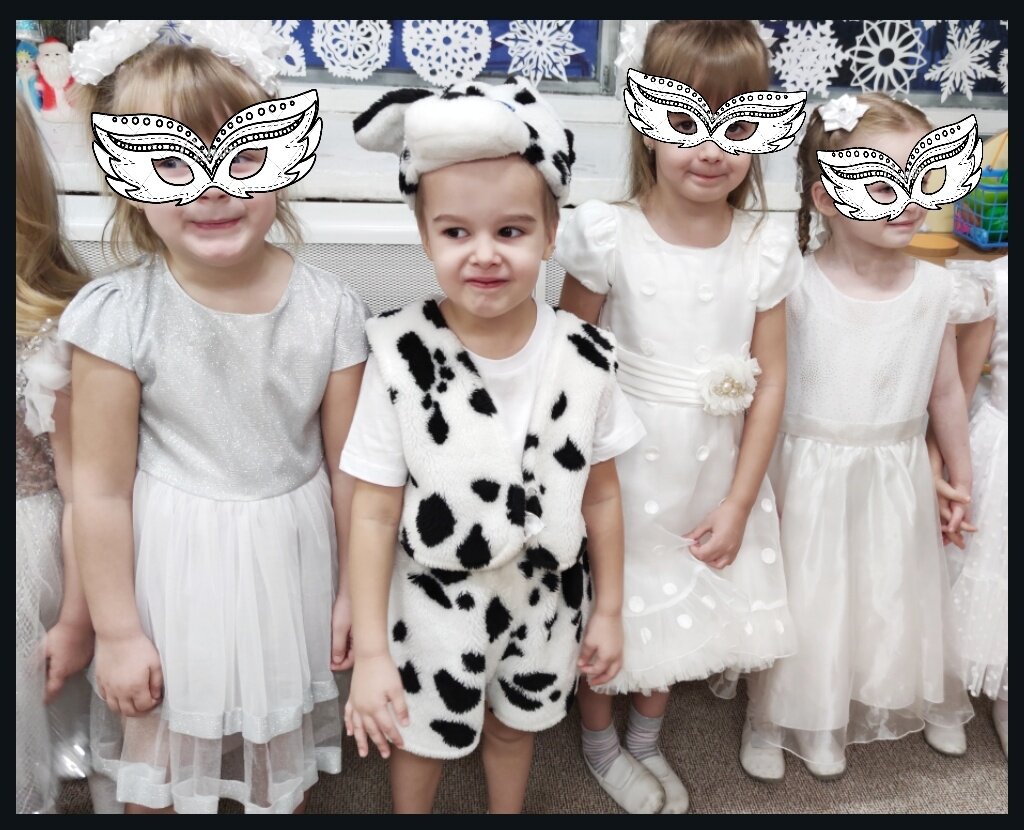 Мой Павлик в окружении обворажительных снежинок