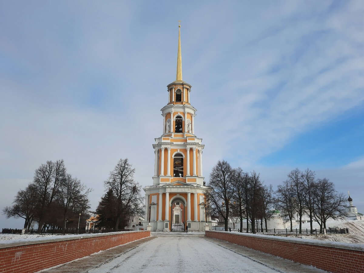 Колокольня рязанского кремля фото