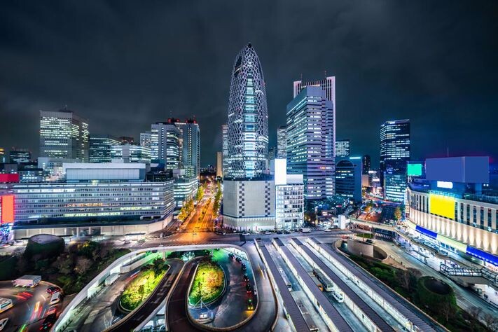 Токио-столица Японии и рассадник
интеллекта, инноваций и образования. Это также один из величайших городов мира, который можно посетить в качестве туриста.