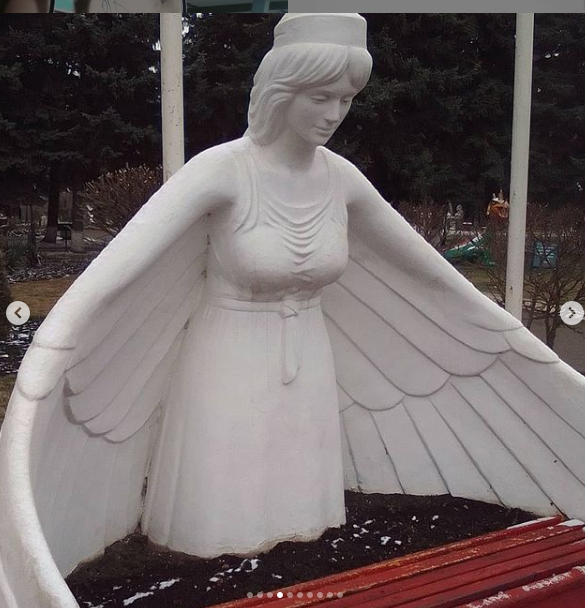 людям пойманным в пластиковый мир 