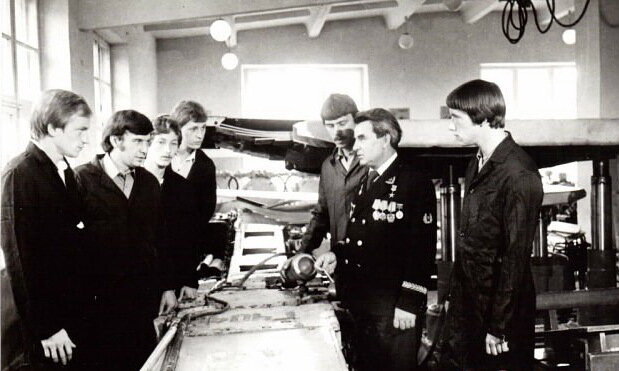 Учебно производственный комбинат в школе. Межшкольный учебно-производственный комбинат. Слесарный цех. Учебный профессиональный комбинат. Учебно производственный комбинат в школе.