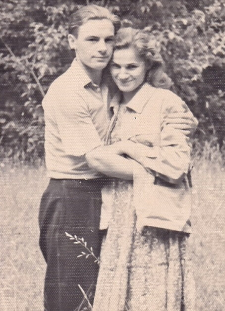 Мои родители, молодая. семья строителей коммунизма. Приморский кр. 1958г.