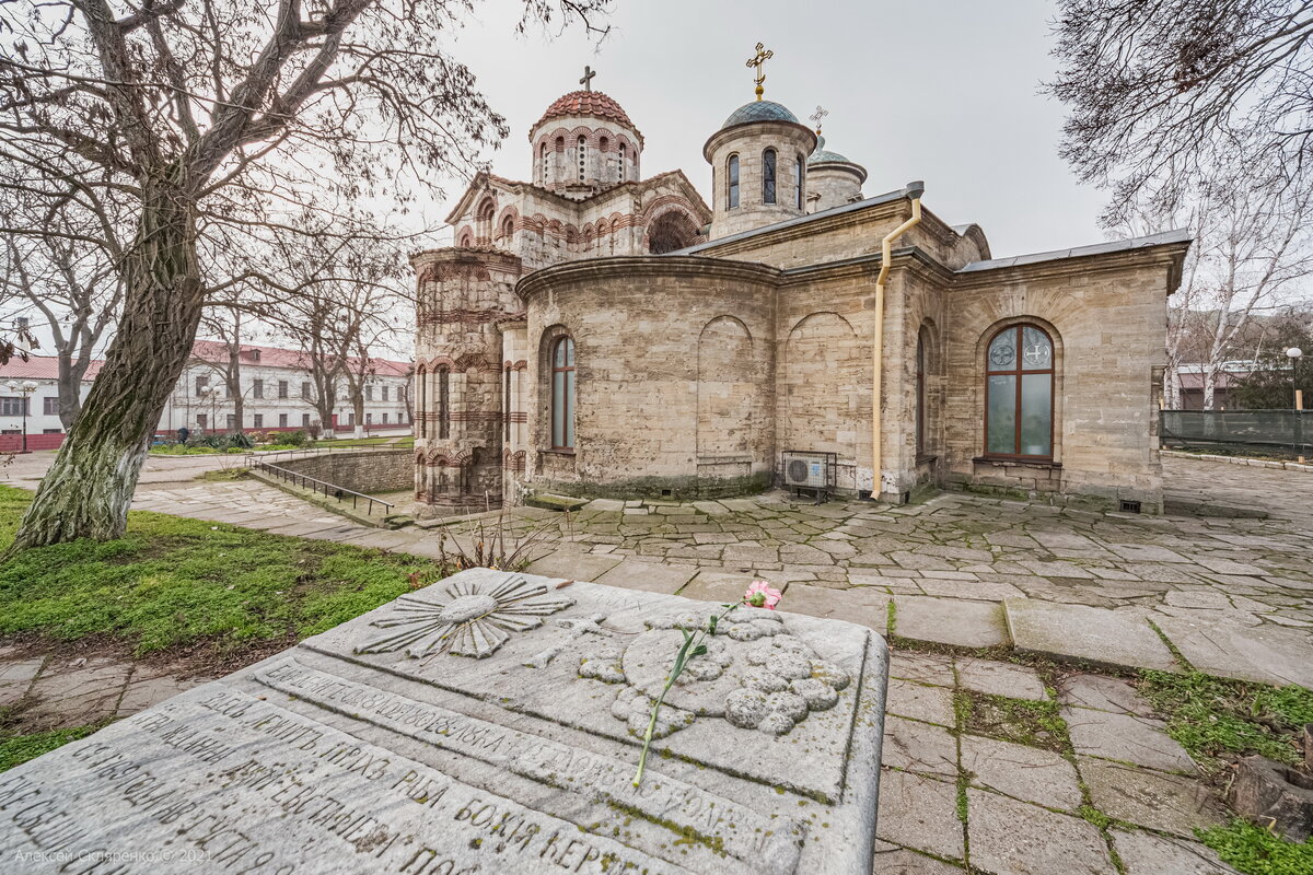 Церковь св иоанна крестителя керчь. Церковь св иоанна крестителя керчь. Собор святого иоанна предтечи керчь. Храм иоанна предтечи в керчи. Церковь предтечи в керчи.