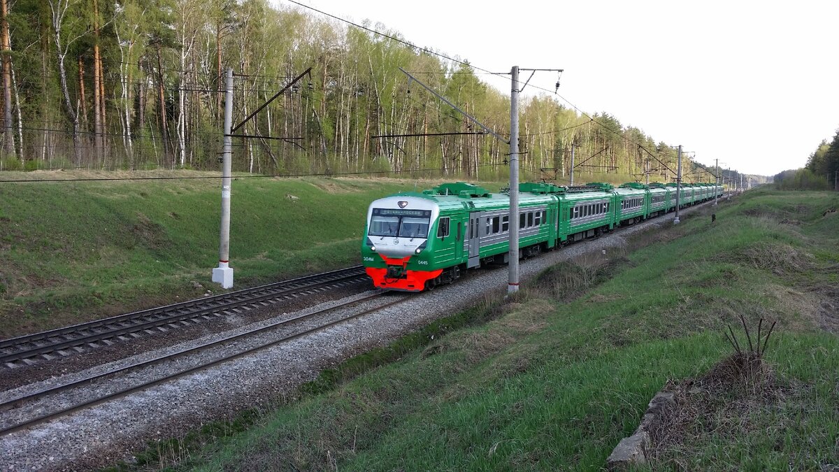 электропоезд ЭД4М-0445 сообщением Рязань-Москва, окрас ЦППК