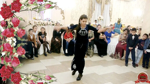 ЦЫГАНЕ! Танцуют мужчины и две красавицы | SuperTitris | Дзен