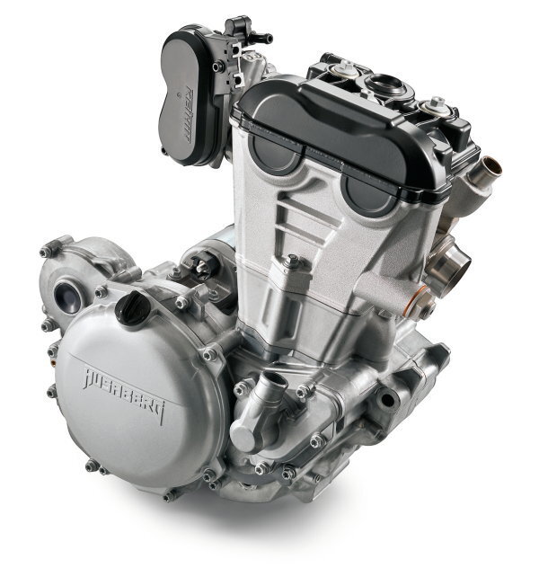  
Все мотоциклы оснащены системой впрыска топлива с диффузором диаметром 42 мм. В качестве опции доступен переключатель предустановленных карт "мозгов" и возможность создания и сохранения собственных. 
На 250- и 350-кубовых двигателях и впускные, и выпускные клапаны изготовлены из титана, у FE450 и FE501 титановые клапаны только на впуске. Кроме того, большие двигатели получили балансирный вал. 
На всех силовых агрегатах Husaberg, вне зависимости от рабочего объема, установлено два масляных насоса. Один отвечает за нагнетание масла к парам трения и смазку сцепления, второй – за откачивание масла из картера и смазку КП. Генератор располагается в масляной ванне для более эффективного охлаждения. Разумеется, все эндуро оснащены электростартером, но на любую 4-тактную модель можно установить кикстартер.