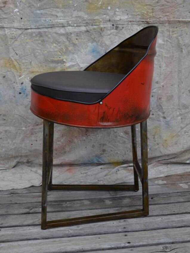 Стул из старой бочки