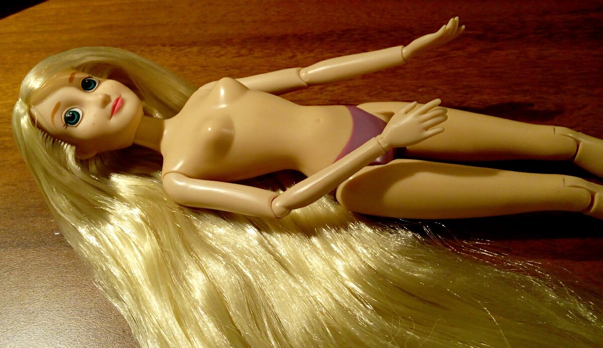  После вычесывания и выпрямления волос кипятком