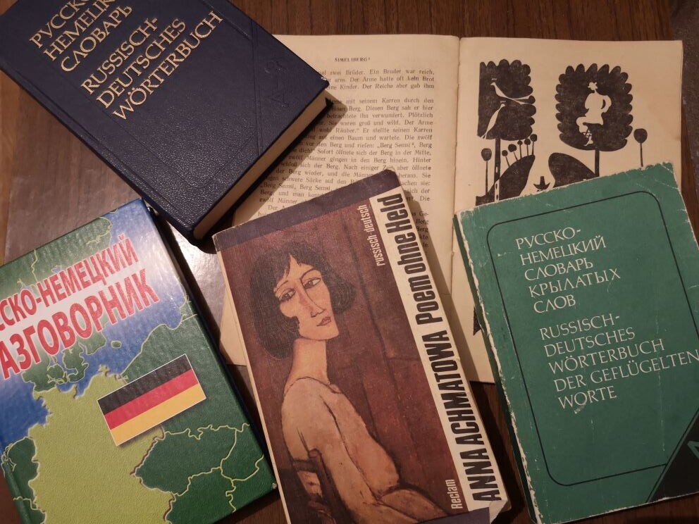  Разговорники, словари из личной библтотеки. Фото автора
