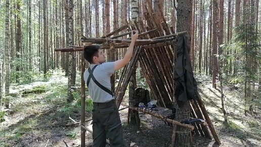 Сделал каркас крыши в лесной домик: теперь небо стало 