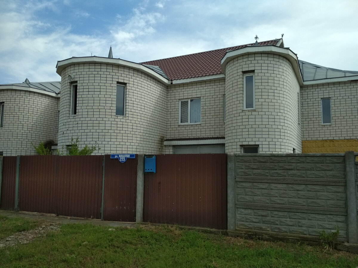 Дом на два хозяина.Темрюк.