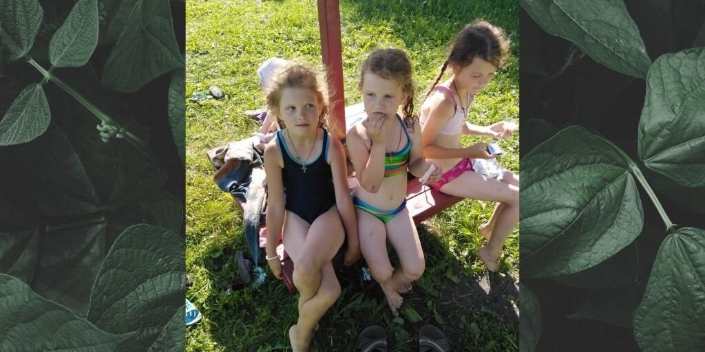 Три девицы под грибком...