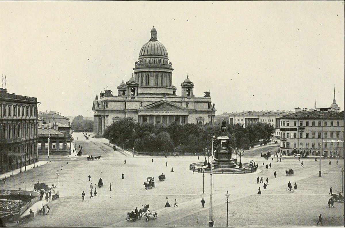 Исаакиевская площадь в 1910-е годы. Фото из открытых источников.