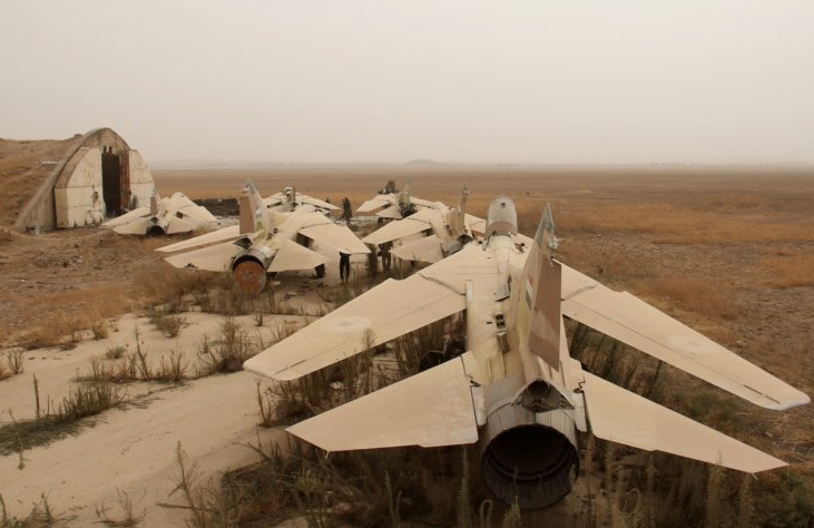 МиГ-23 сирийской армии на военном аэродроме Абу-Духур.