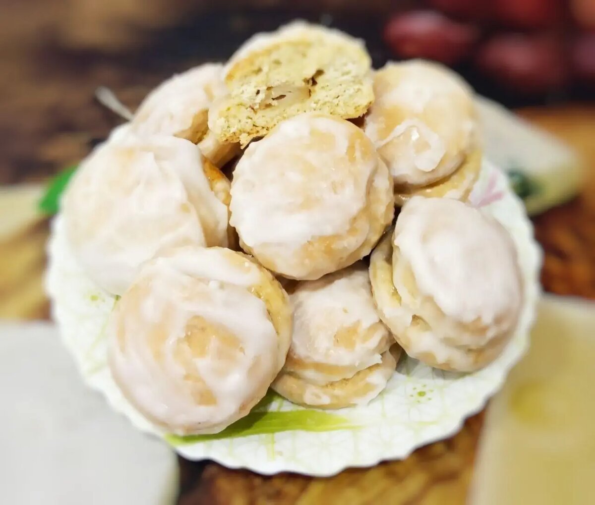 Домашние пряники с яблоками и в молочной глазури