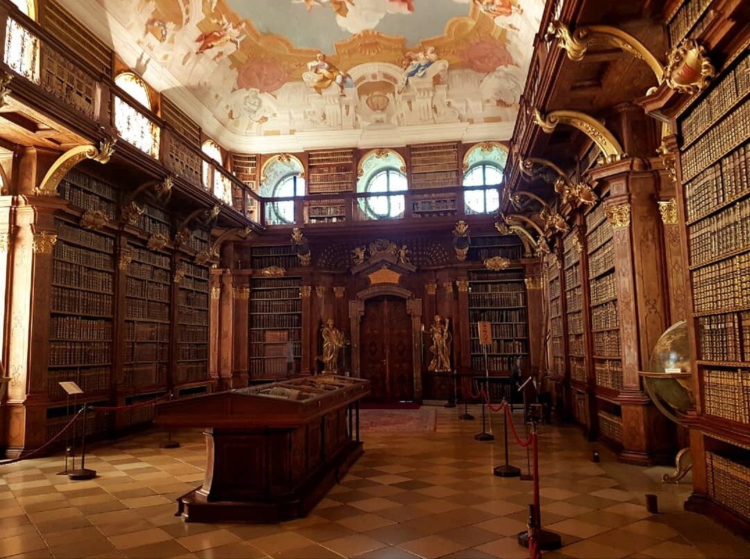 Фото монастыря изнутри